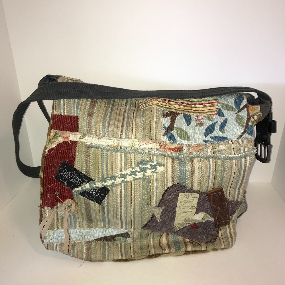 Express Extra large patched messenger bag